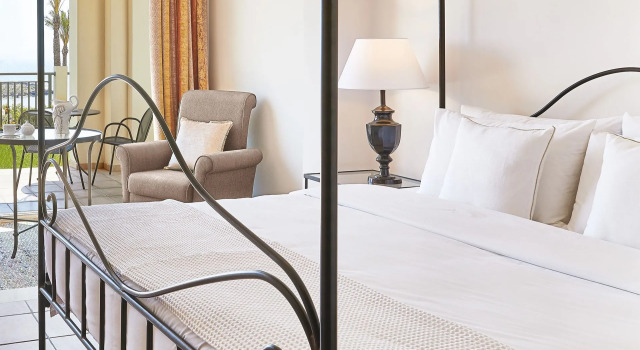 Бунгало семейное с видом на море Grecotel LUXME Oasis