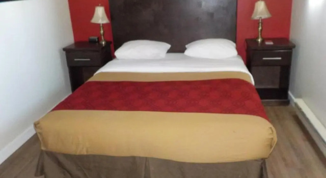 Двухместный люкс Courtyard Inn Vernon