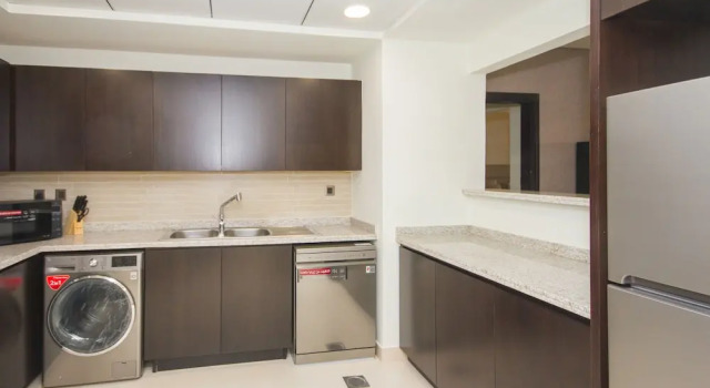 Апартаменты Luxury с 2 комнатами с балконом и с видом на море Bespoke Residences- Balqis Residences