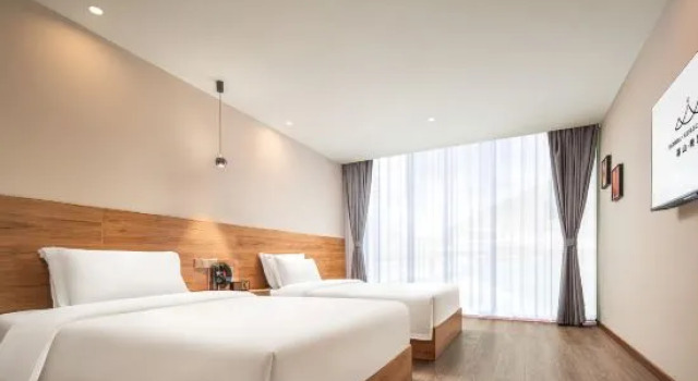 Люкс с 3 комнатами с красивым видом из окна Mushan Tingxue · Wenquan Homestay (Kangding)