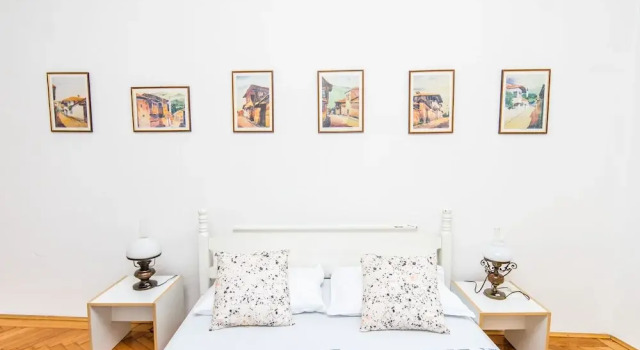 Апартаменты Bright and Modern Duplex in the City Center!