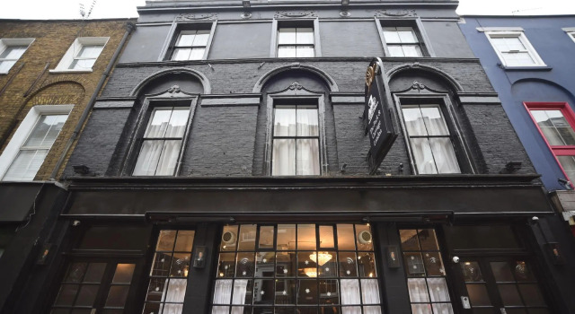 Кровать в общем номере The Pack And Carriage London