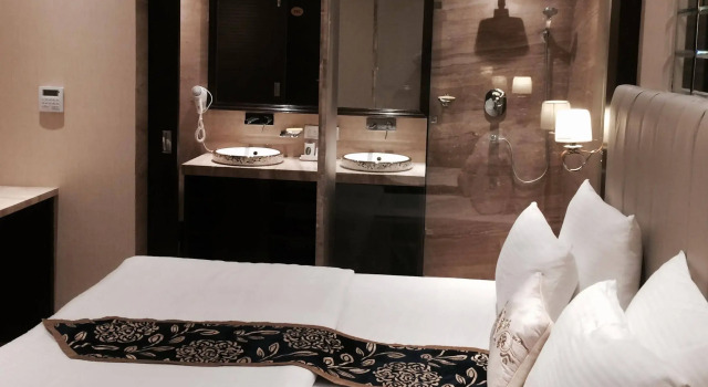 Hotel Emperor Palms at Karol Bagh