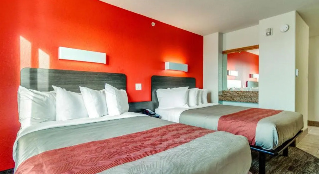 Четырёхместный номер Standard Motel 6-Saskatoon, SK