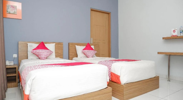 RedDoorz near Ahmad Yani Airport