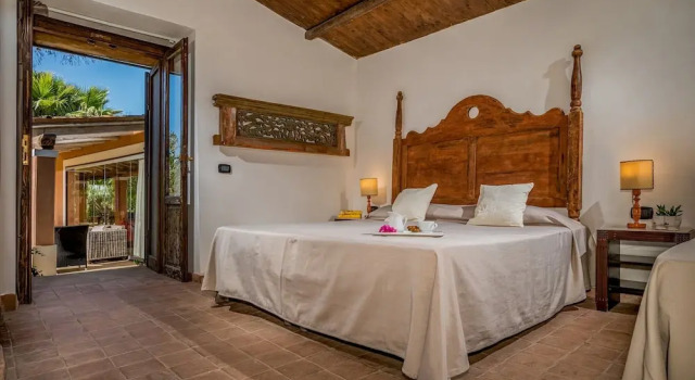 Villa Antura 4 Emma Villas, Book Villa Hotels in Sicily with Parking, Parking