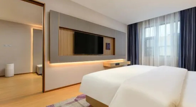 Люкс Lifeng Hotel (Qujing High speed Railway Station Branch)