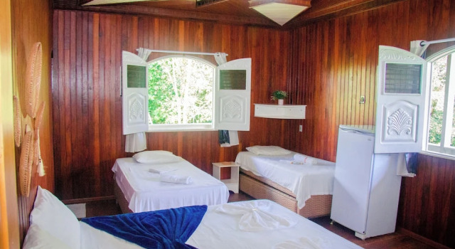 Кровать в общем номере Amazon Paradise Lodge