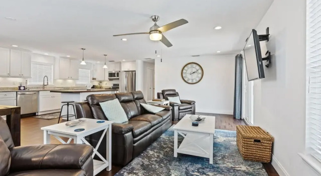 Gorgeous Home With Pool Walk to car Free Beach 4717s, Забронировать Отель Отели Daytona Beach Area с парковкой, Парковка