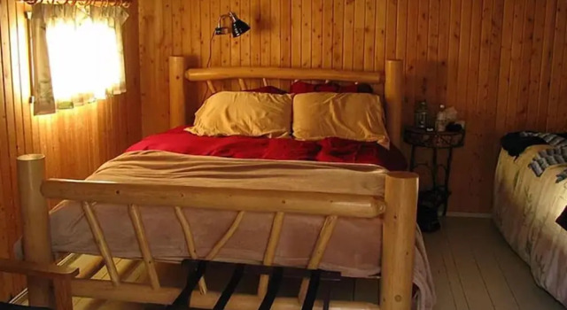 Fortress Lake Wilderness Retreat, Rezervovat Hotel Sunwapta Falls Kanada