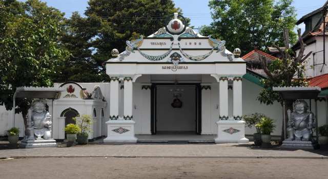 RedDoorz near Adisucipto Airport, Rezerwuj Hotel Sleman Yogyakarta Province