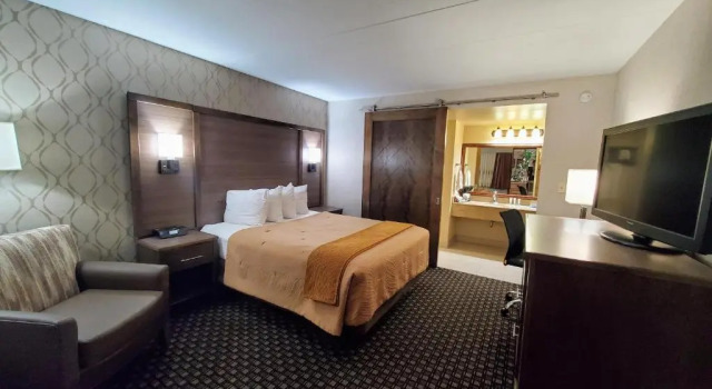 Двухместный номер Standard AmericInn by Wyndham Watertown
