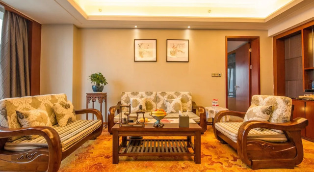Люкс Deluxe Loudi Huatian Hotel