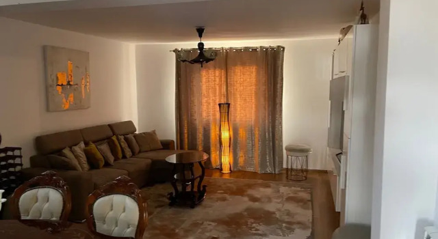 Bucovina-mountainhouse-5br-fireplace-hottub-wifi, Rezervovat Vila Hotely v Suceviţa s parkováním, Parkování