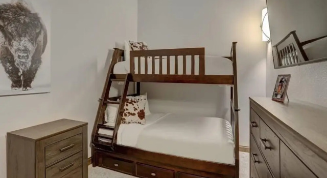 Номер Standard 4 Bedroom Ski in Condo Only One Block From Historic Downtown, Shopping, Restaurants and Entertainment
