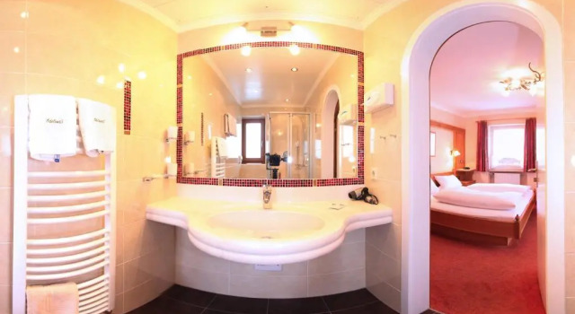 Двухместный номер Deluxe с балконом Hotel Edelweiß