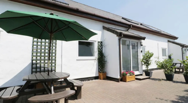 Summer Cottage, Забронировать Дом для отпуска Лланруст Клоид