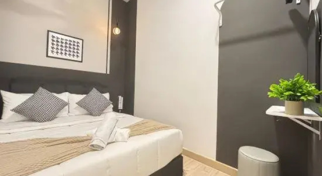Двухместный люкс с 3 комнатами с видом на бассейн Piccadilly Greentown Premium Suites by IWH Suites