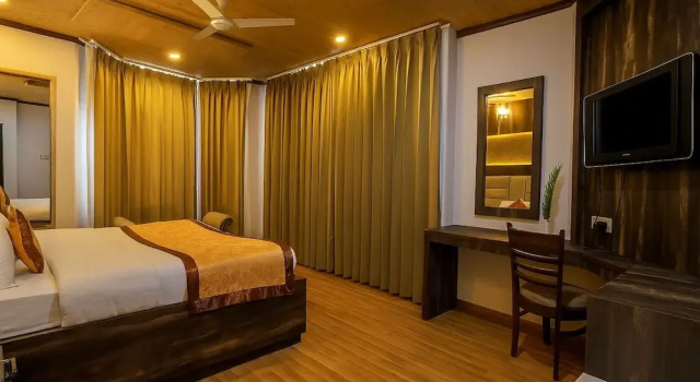 Семейный люкс с балконом и с красивым видом из окна Vilãsa Lall Ji Resort