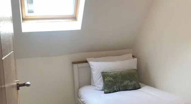Bright & Spacious, Central for Airport and Glasgow