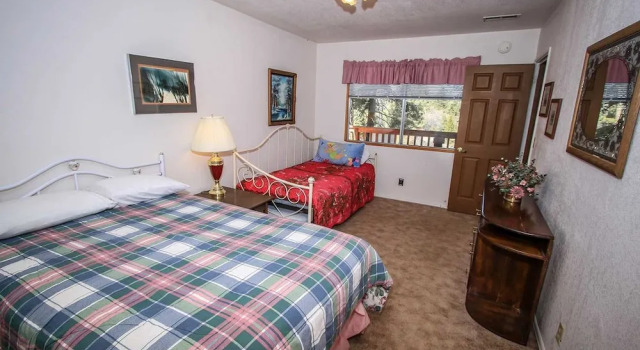 Brett's Surf Retreat 1064 by RedAwning, Забронировать Отель Биг-Бэар-Сити San Bernardino Mountains