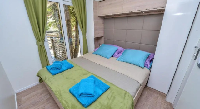 Campsite Sunny Home Soline, Забронировать Кемпинг Отели Биоград-на-Мору с парковкой, рядом с Частный Пляж «Кемп Сенди», Парковка
