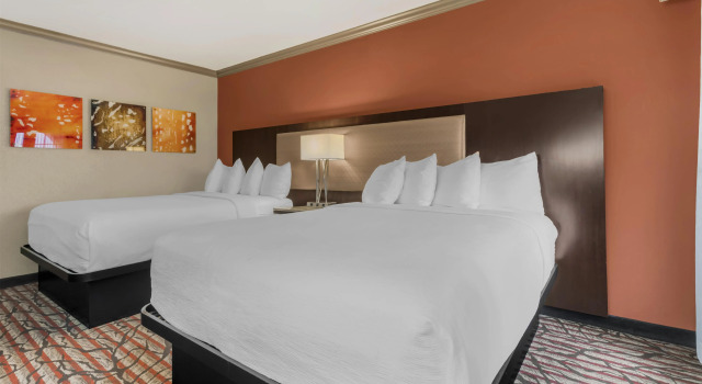 Четырёхместный номер Standard с балконом Best Western Plus Brookside Inn