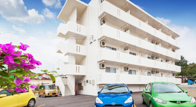 Kariyushi Condominium Resort Kin Yaka Seaside