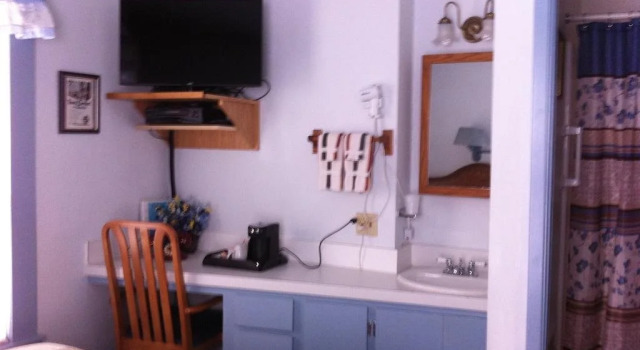 Pullman House Inn, Book Hotel Portola California