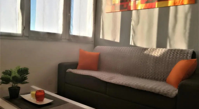 T2 Centre Ville Place Méditerranée, Забронировать Отель Перпиньян Pyrénées-Orientales, рядом с Кампо Санто