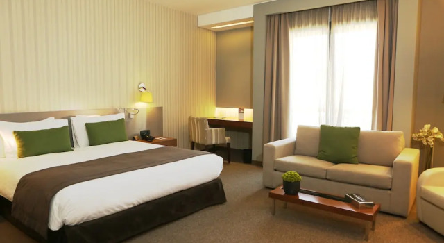 Полулюкс с балконом ParkTower Suites