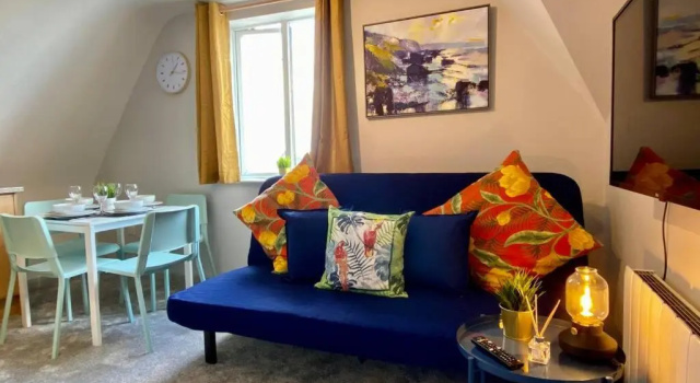 Апартаменты Stunning Apartment - 5 Minute Walk to the Best Beach! - Great Location - Parking - Netflix - Fast WiFi - Smart TV - Newly decorated - Close to Bournemouth & Poole Town Centre & Sandbanks