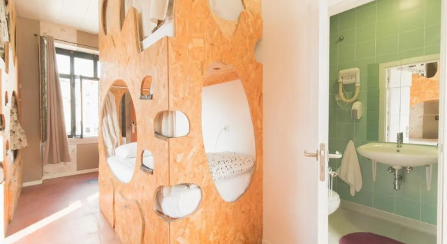 Кровать в общем номере (женский номер) Sunset Destination Hostel