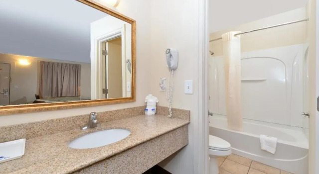 Люкс c 1 комнатой Americas Best Value Inn Near Downtown Nashville