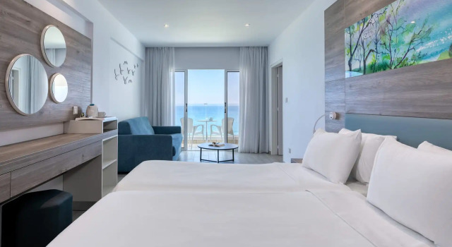 Люкс семейный с видом на море Atlantica SunGarden Beach