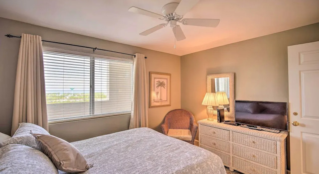 Апартаменты с 2 комнатами с балконом Waterfront Gulf Shores Escape w/ Resort Amenities