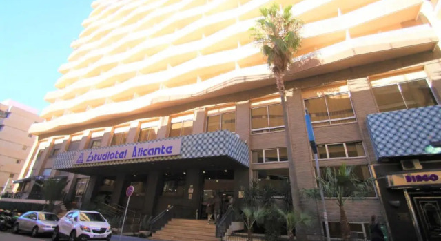 Estudio CasaTuris en planta 18 en pleno centro de Alicante A106, Забронировать Отель Отели Аликанте с парковкой, рядом с Arniches Theater, Парковка