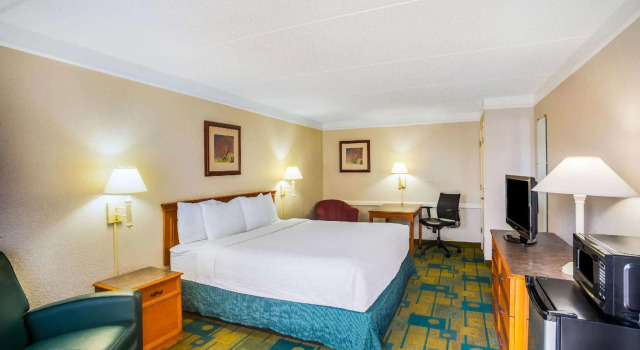 Номер Deluxe Super 8 by Wyndham Eagle Pass