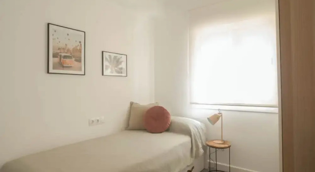 3 Bed Apt Sleep 6 - Pets, Balcony, Parking, Wifi