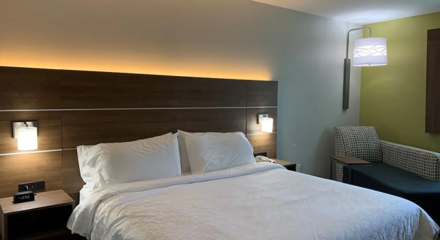 Люкс Holiday Inn Express & Suites Woodland Hills by IHG