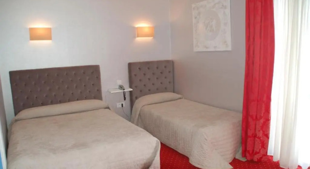 Трёхместный номер Standard Hôtel de LAvenue