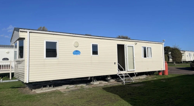 Captivating 2-bed Caravan in Clacton-on-sea