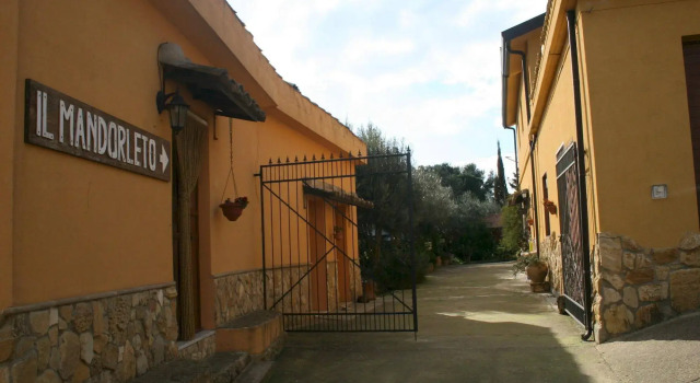 Il Mandorleto, Book Hotel Hotels in Pergusa with a Pool, Swimming Pool