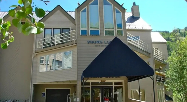 Chic, Modern Walk Anywhere @ Viking Lodge 206 1 Bedroom Condo by RedAwning