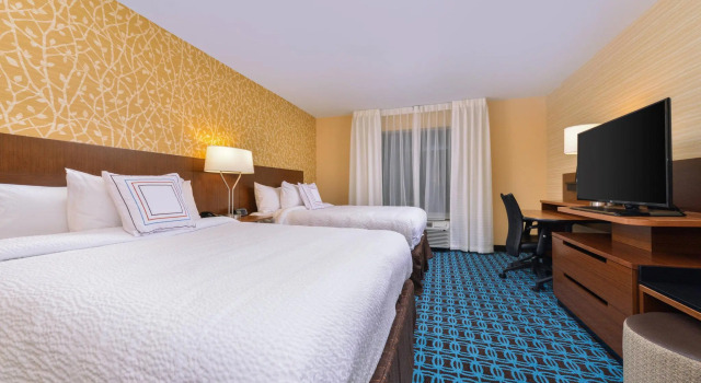 Четырёхместный номер Standard Fairfield Inn & Suites by Marriott Coralville