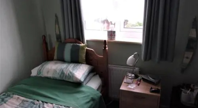 Mike  Carolyn Ball BB, Book Hotel Coseley West Midlands
