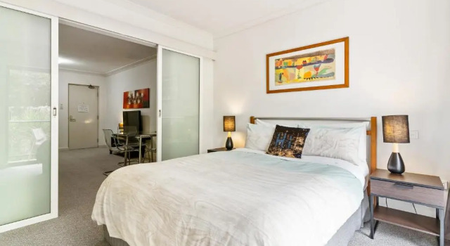 Perth City Retreat - parking, pool, self contained, Забронировать Отель Отели Перта с парковкой, рядом с Военный мемориал Kings Park, Парковка