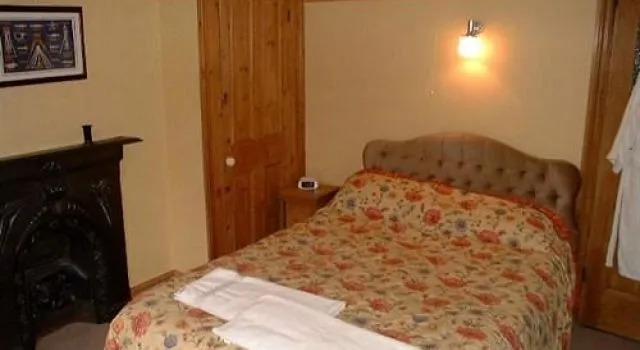Alpine Villa Guest House, Забронировать Гостевой дом Отели Ипсвича с парковкой, рядом с Арка и дом Джин Инджелоу, Парковка
