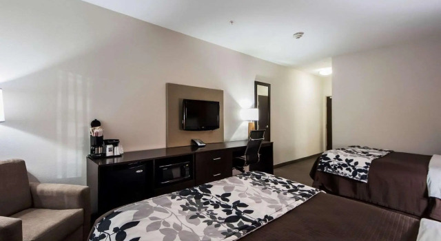 Четырёхместный номер Standard Sleep Inn & Suites Elk City Route 66