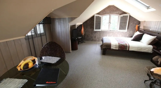 Номер Standard Мансарда Oakdene Vineyards Guesthouse